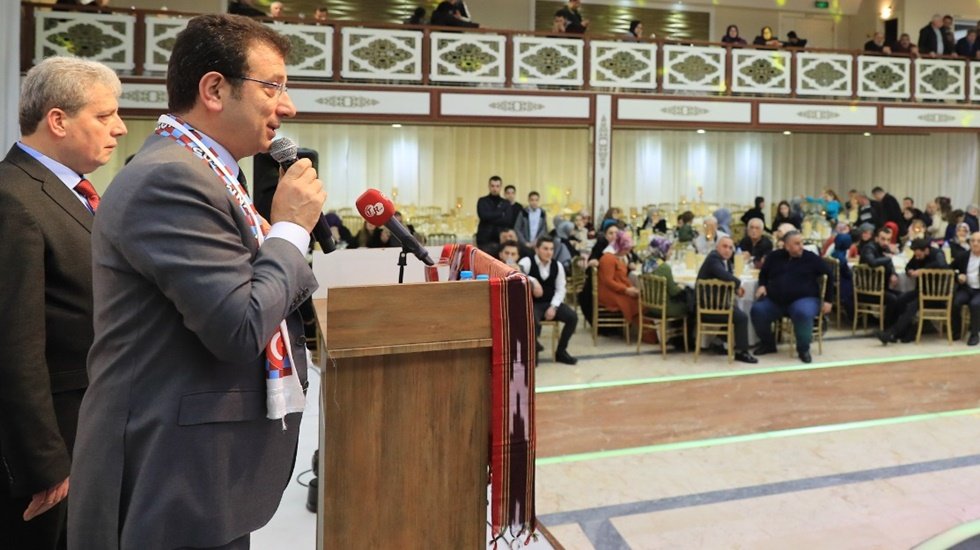 İmamoğlu: &ldquo;Siyaseti hayatında kutsallaştıran hata yapar&rdquo;