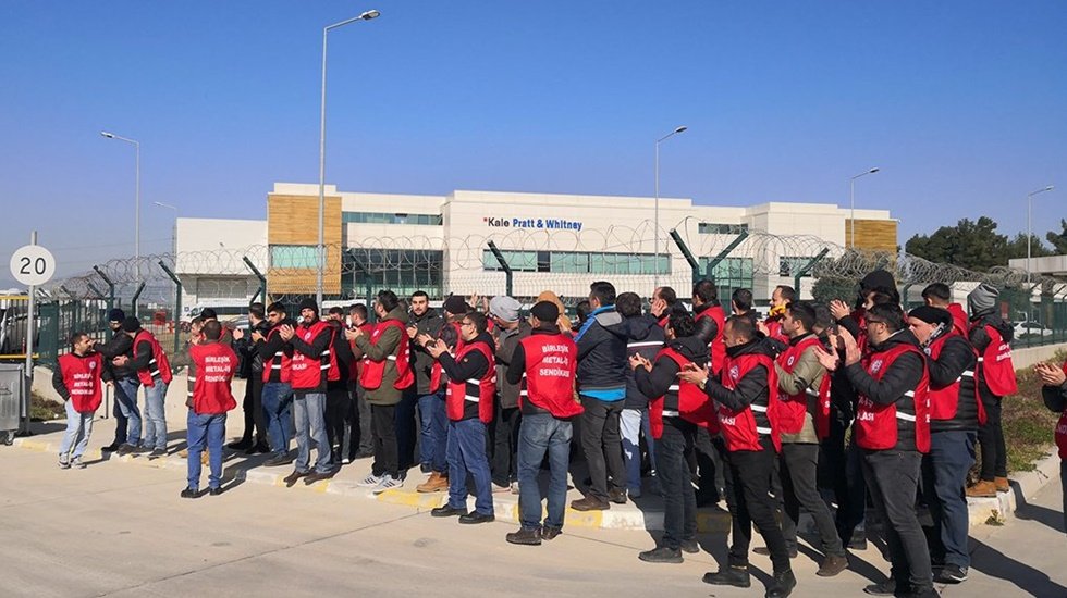T&uuml;rkiye'de Sendikalı olmak&hellip; İşten &ccedil;ıkarılan Kale Pratt iş&ccedil;ileri direnişte