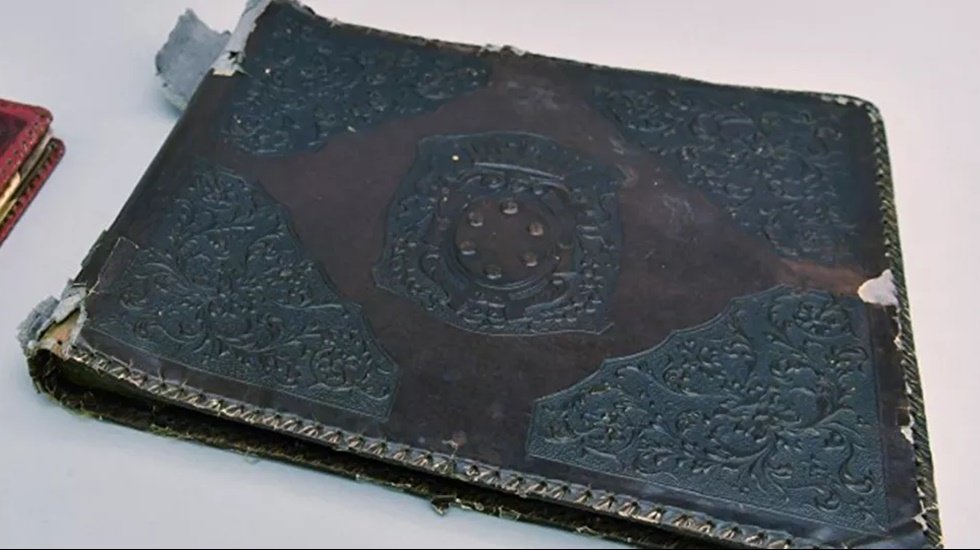 Almanya&rsquo;da bir m&uuml;zede Nazilerin insan derisinden yaptığı fotoğraf alb&uuml;m&uuml; bulundu