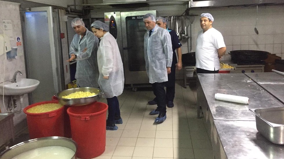 Cenaze evleri ve &ccedil;orba &ccedil;eşmelerine yemek veren imalathaneler denetlendi
