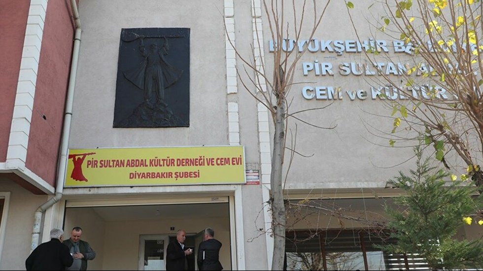 Diyarbakır'ın kayyım belediyesi Kilise ve Cemevi&rsquo;ni dezenfekte etmedi