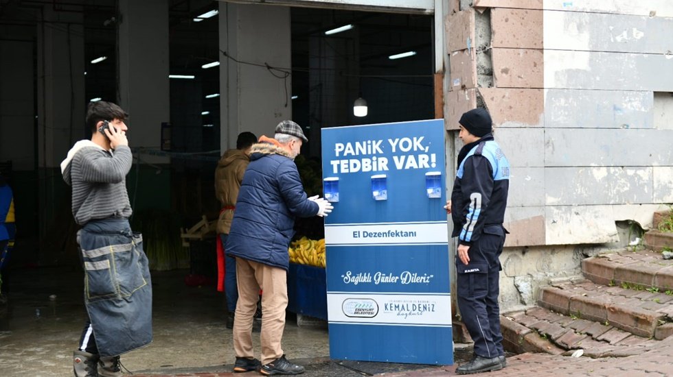 Esenyurt’ta Pazarlara el dezenfektan üniteleri kuruldu