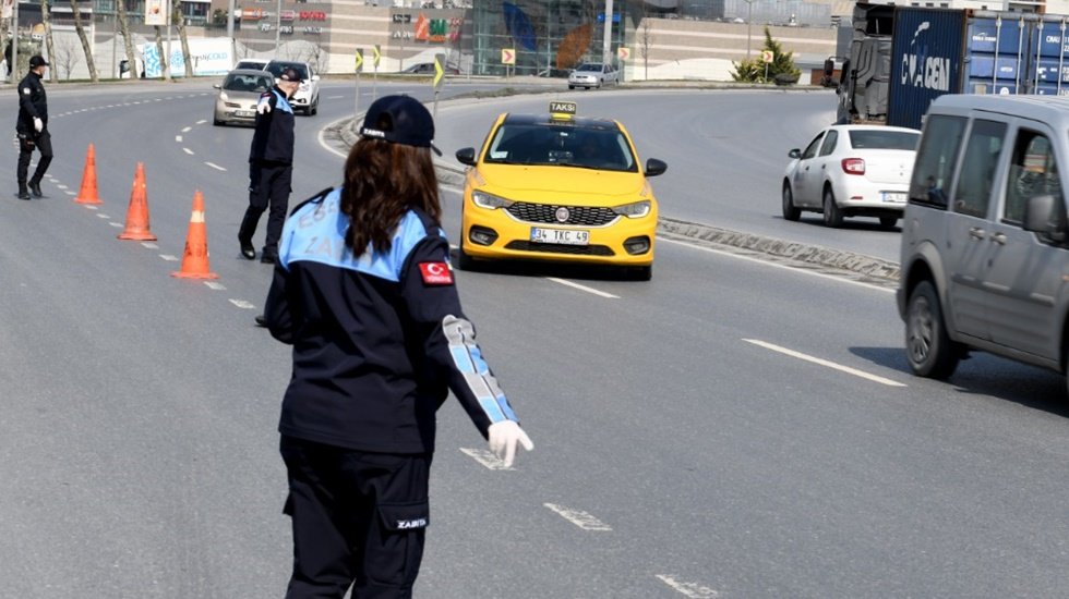 Esenyurt zabıtasından ticari taksilere tek-çift plaka denetimi