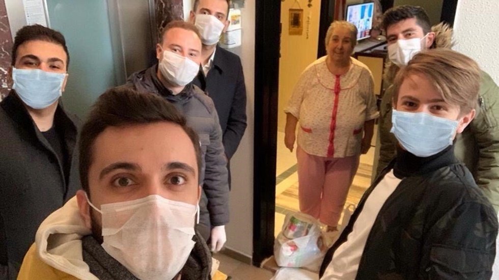 Gen&ccedil;lerden, b&uuml;y&uuml;klerine alışveriş desteği