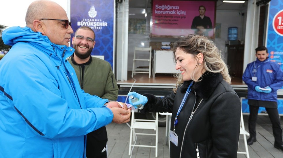 İBB&rsquo;den vatandaşa koronavir&uuml;s eğitimi