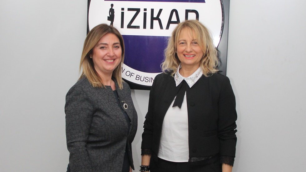 İZİKAD&rsquo;ta bayrak değişimi