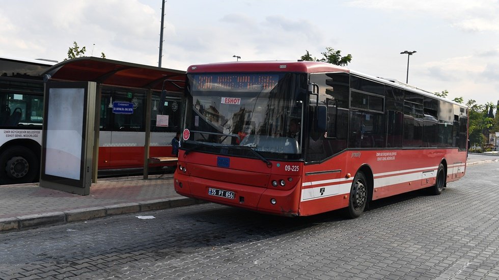 İzmir&rsquo;de otob&uuml;s sayısı azaltılmıyor