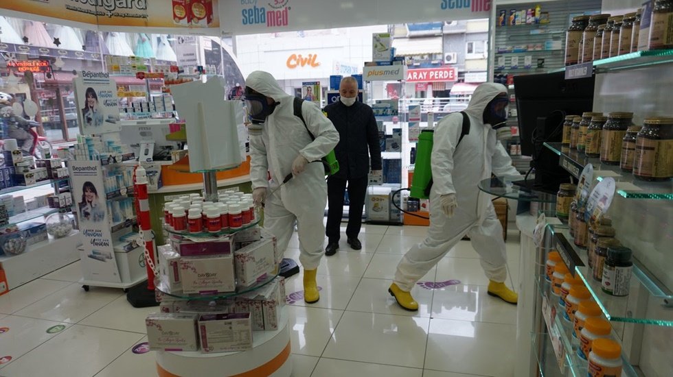 İstanbul'da 20 eczanenin &ccedil;alışanlarında koronavir&uuml;s tespit edildi