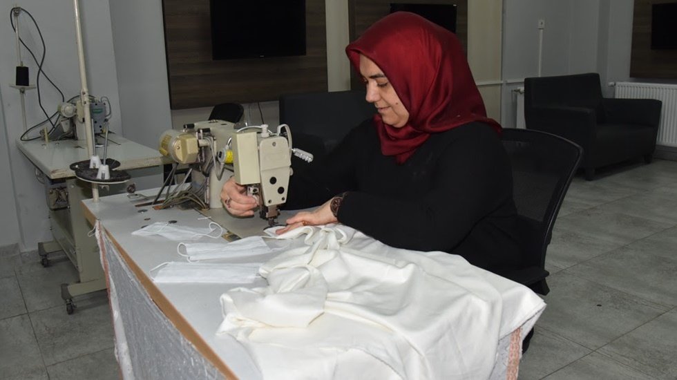 İzmit Belediyesi&nbsp;sağlık kuruluşlarına Koronavir&uuml;s maskesi dağıtacak