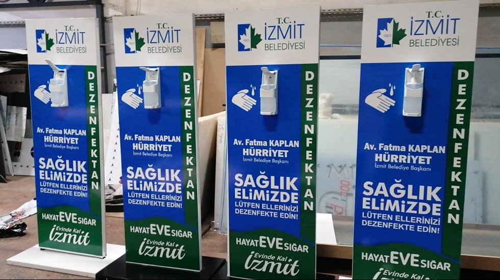 İzmit Belediyesinden kentin farklı noktalarına dezenfektan otomatı