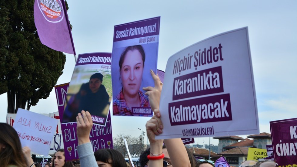 &ldquo;Kadına y&ouml;nelik şiddet, ekonomik kriz ve salgınla birlikte daha fazla ağırlaştı&rdquo;