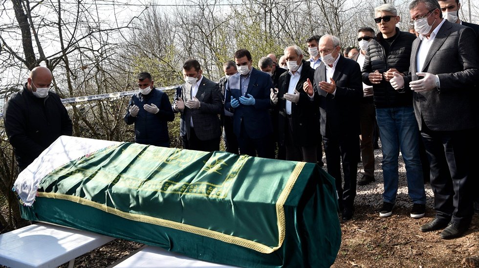 Kılı&ccedil;daroğlu, Kardeşini son yolculuğuna uğurladı