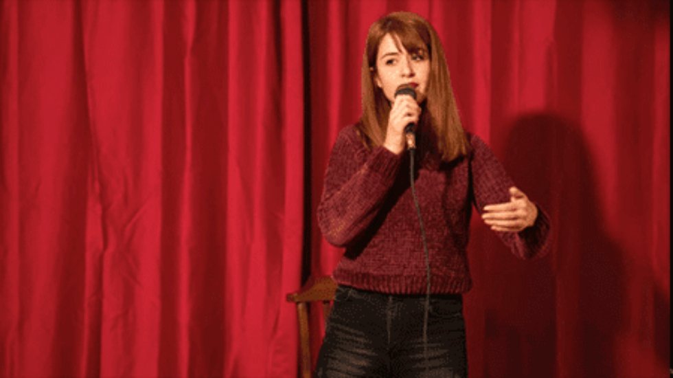 Komedyen Pınar Fidan'ın g&ouml;sterisinde kullandığı o s&ouml;zlere sosyal medyadan tepki geldi