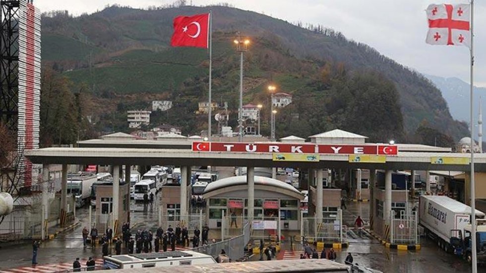 Koronavir&uuml;s &ouml;nlemi: G&uuml;rcistan sınır kapısı kapatıldı