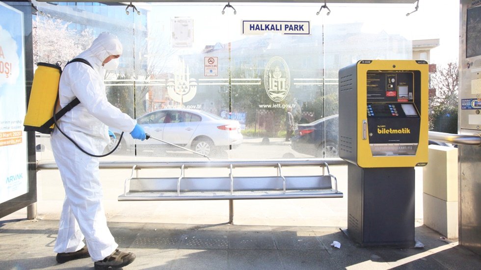 Küçükçekmece Belediyesi kamusal alanlarda dezenfeksiyona başladı