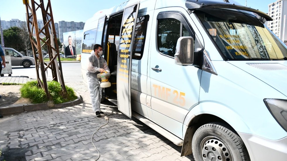 Önce sağlık: Esenyurt’ta toplu taşıma araçları virüslere karşı ilaçlanıyor