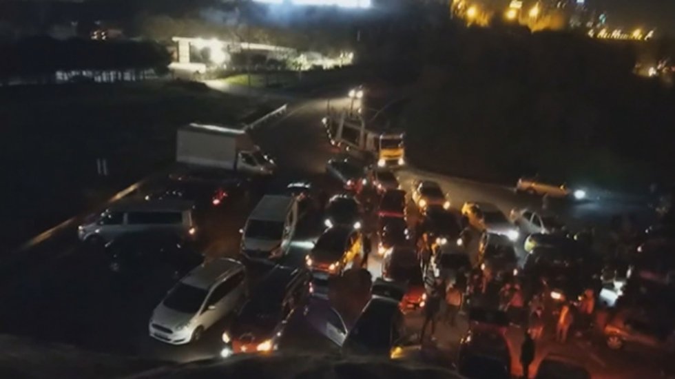 Şehitler i&ccedil;in saygı konvoyunda 'yol verme kavgası' &ccedil;ıktı