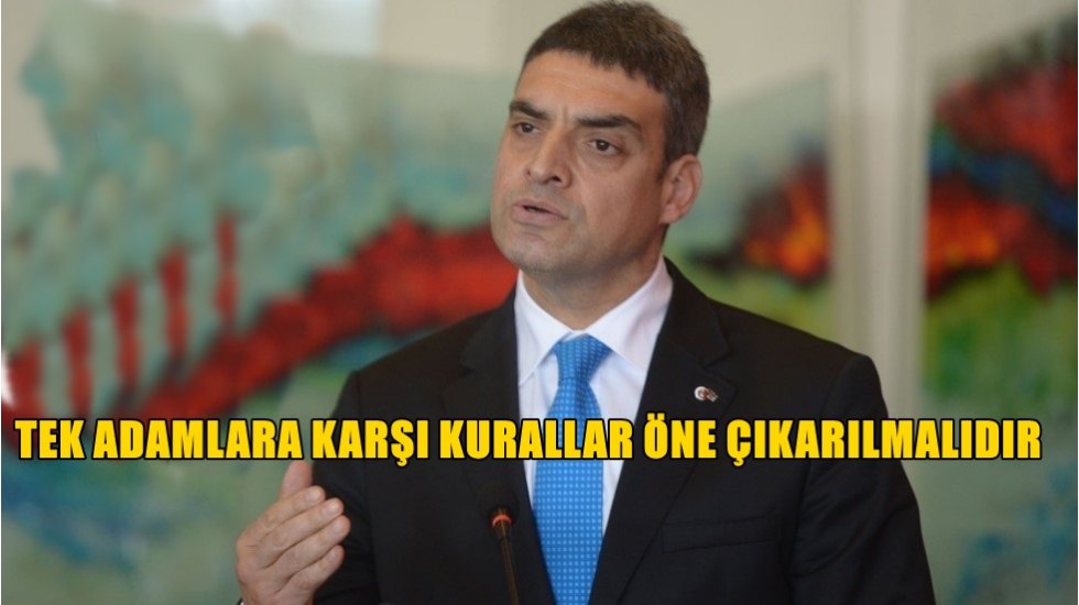 Umut Oran: CHP ger&ccedil;eklerle y&uuml;zleşmek zorundadır