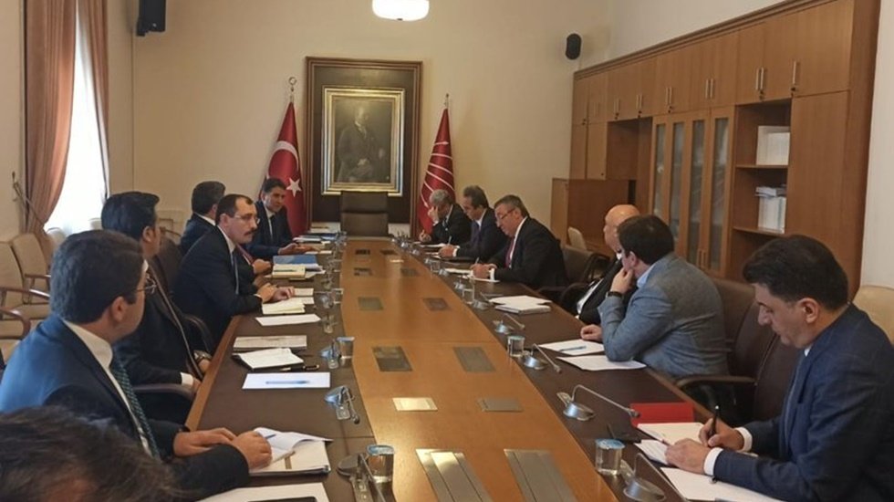 Vir&uuml;s Affı: CHP, &lsquo;kırmızı &ccedil;izgilerini&rsquo; AKP heyetine anlattı
