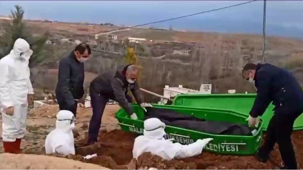Bug&uuml;n koronavir&uuml;s nedeniyle 165 kişi hayatını kaybetti