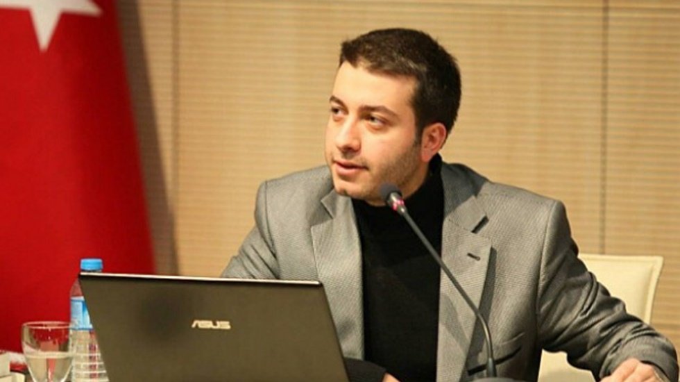 Yeni&ccedil;ağ Genel Yayın Y&ouml;netmeni Batuhan &Ccedil;olak'ın g&ouml;revine son verildi