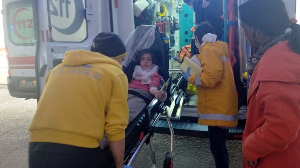 Yunan polisi bir g&ouml;&ccedil;men daha &ouml;ld&uuml;rd&uuml;, yaralılar var