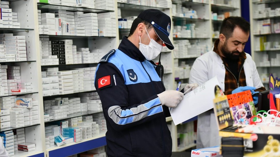 Zabıtadan eczanelere maske, eldiven ve dezenfektan denetimi