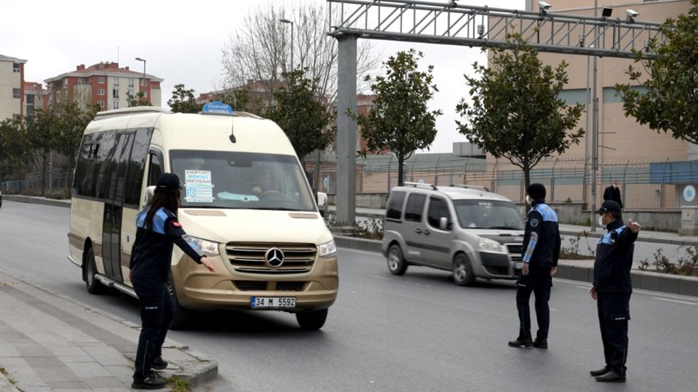 Zabıtadan minibüslerde ‘Seyrek Oturma’ denetimi