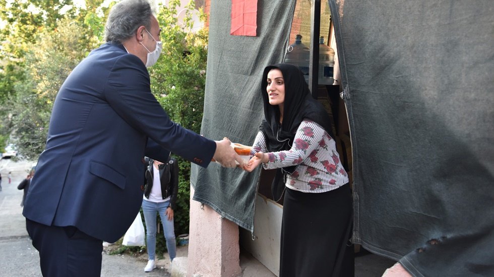 50 bin haneye sıcak yemek