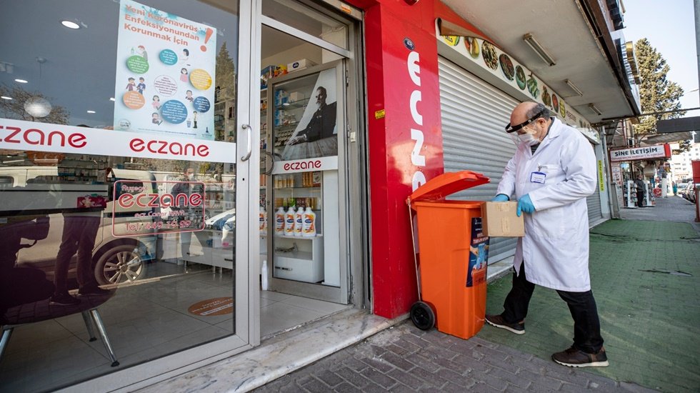 Atık maske ve eldivenlere &ouml;zel tıbbi kova