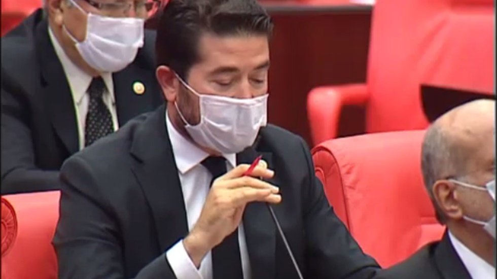 CHP&rsquo;li Vekilin maske isyanı: Bez par&ccedil;asına muhta&ccedil; ettiniz milleti!