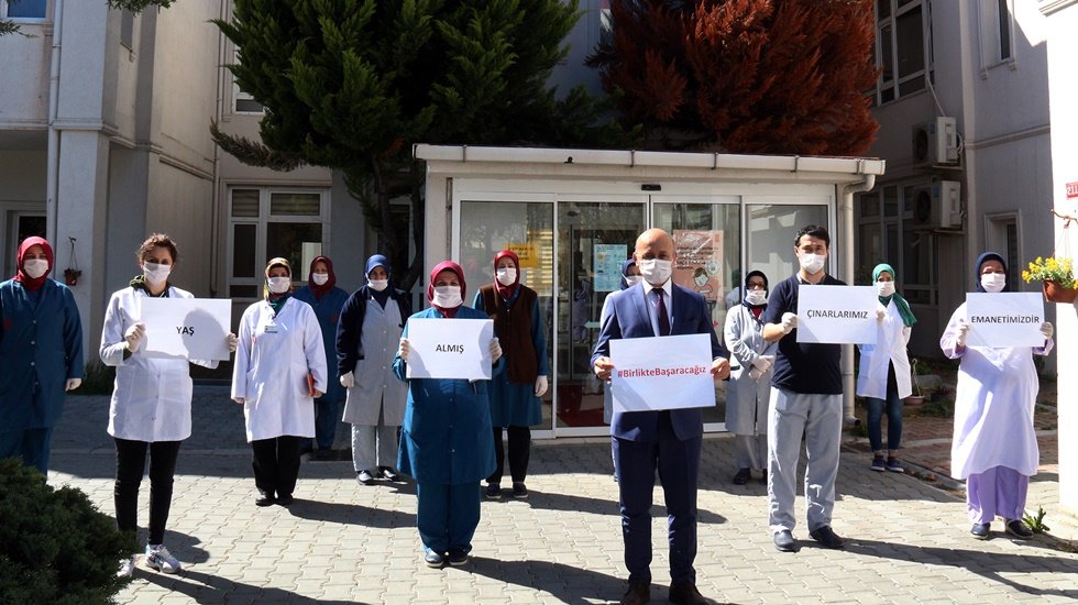 Covid-19 testi negatif çıkan Darülaceze’nin 380 çalışanı misafirlerin hizmetinde