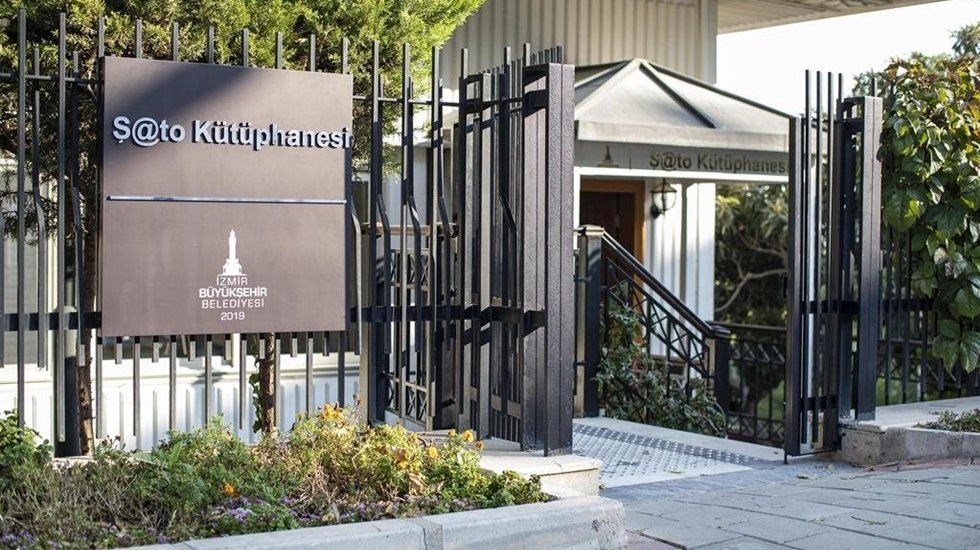 Dijital k&uuml;t&uuml;phane artık İzmirlilerin evinde
