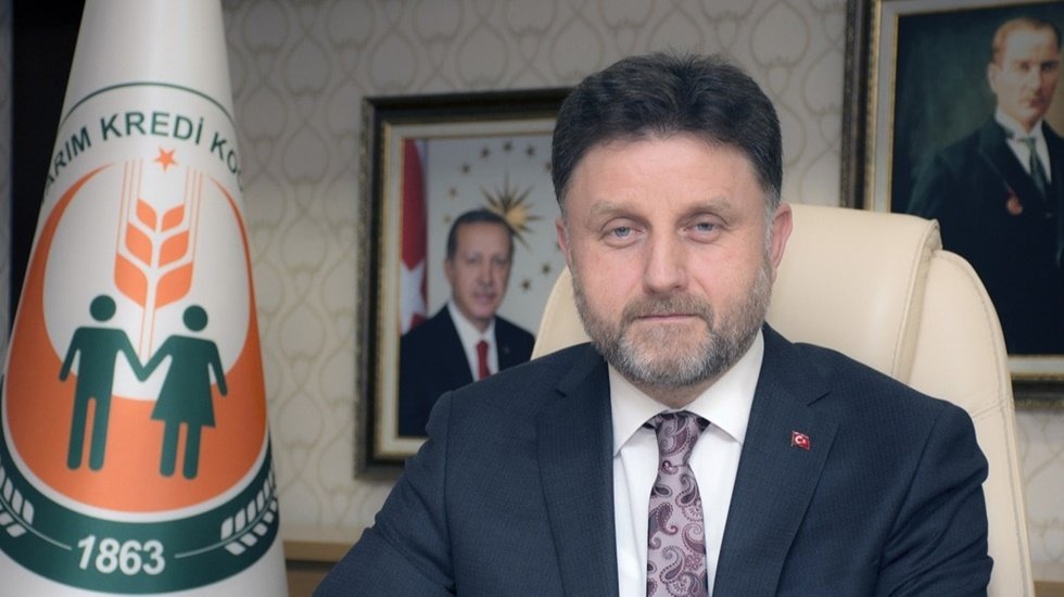 Dokuz şirketten maaş alan AKP&rsquo;li eski vekil 'faizli krediyi' &ouml;vd&uuml;