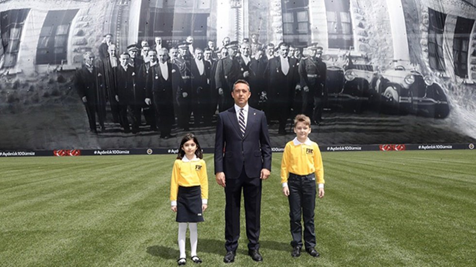 Fenerbah&ccedil;e, 95 metre genişliğindeki pankartta tarihe ge&ccedil;ti