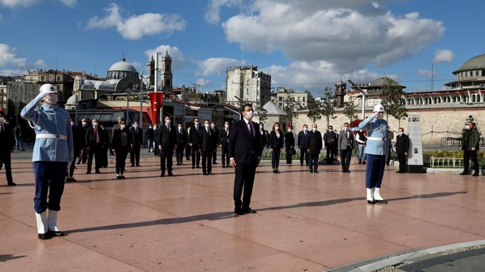 İmamoğlu, 23 Nisan’ın 100’ncü Yıldönümünde Taksim’deydi