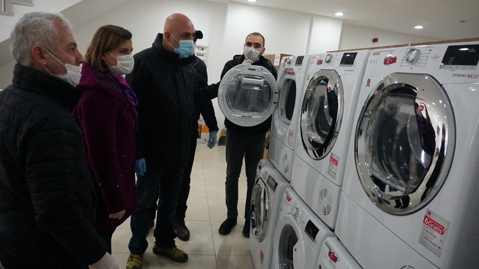 İzmit Belediyesi&rsquo;nden sağlık &ccedil;alışanları i&ccedil;in &ccedil;amaşırhane