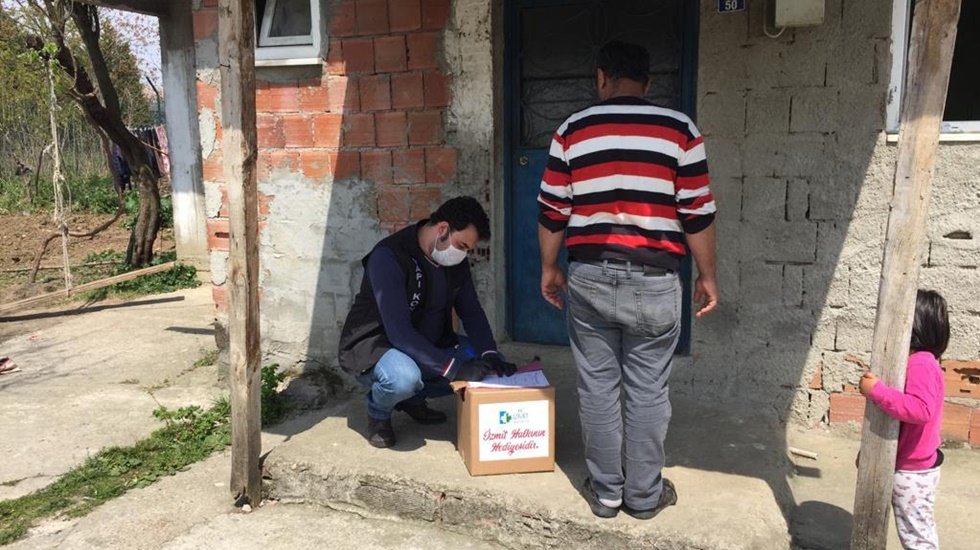 İzmitlilerin yardım kolileri,&nbsp;İzmitli ihtiya&ccedil; sahiplerine ulaştırılıyor