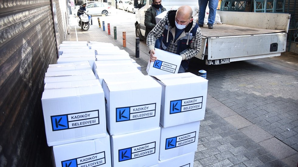 Kadıköy Belediyesi’nden esnafların işsiz kalan personeline yardım…
