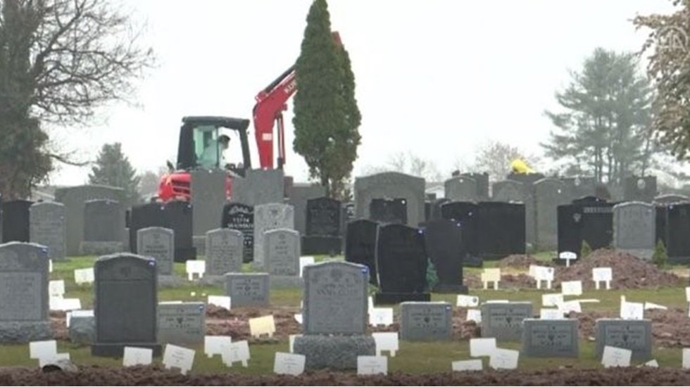 Koronadan &ouml;lenleri vin&ccedil; ile g&ouml;md&uuml;ler