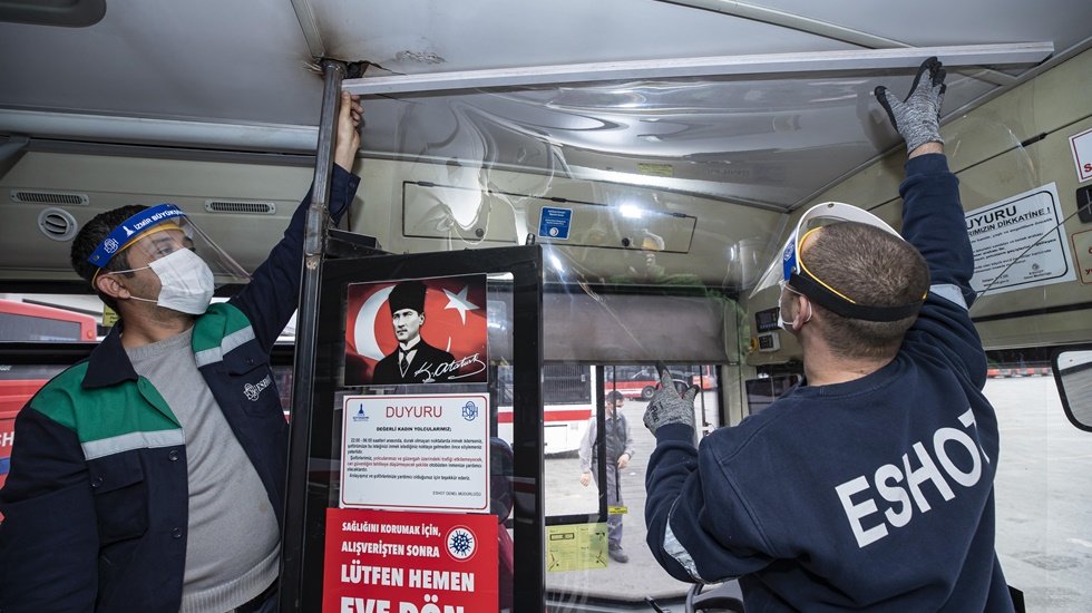 Otob&uuml;s şof&ouml;rlerine kabin ve koruyucu başlık