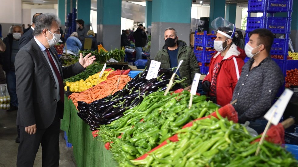 Yasak &ouml;nseci Bornova'da t&uuml;m pazarlar a&ccedil;ıldı