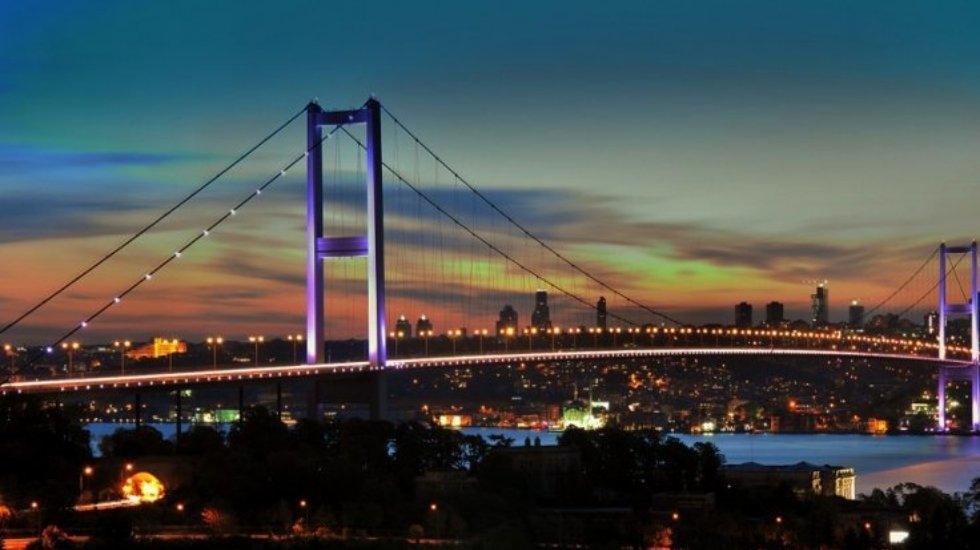 İstanbul, Ankara ve İzmir olmak &uuml;zere 15 ilde sokağa &ccedil;ıkma yasağı