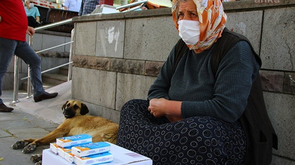 65 yaşa verilen sokağa &ccedil;ıkma izni y&uuml;rek burkan dramatik hikayeyi ortaya &ccedil;ıkardı