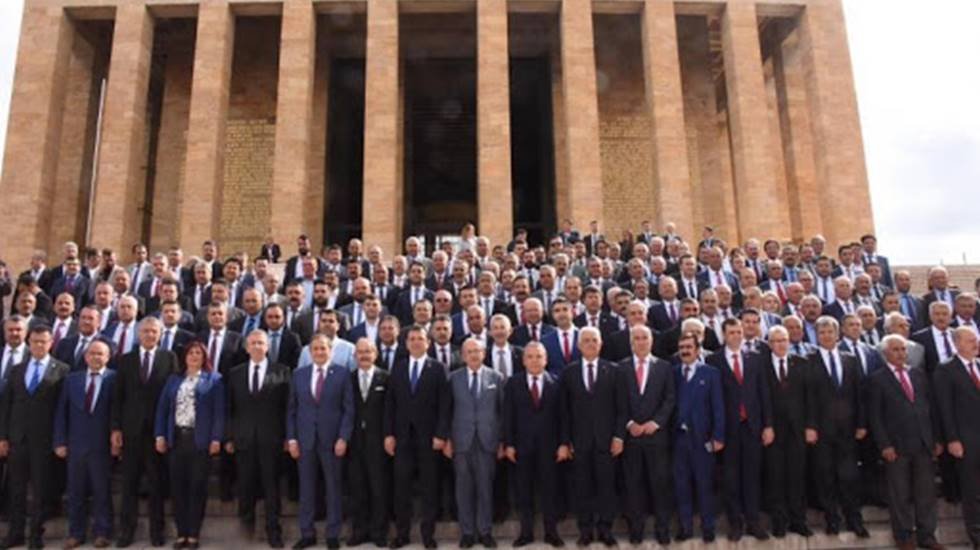 CHP'li belediye başkanları Gen&ccedil;liğe Hitabe'yi okudu