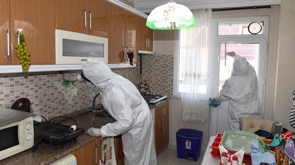 Esenyurt Belediyesi’nden 65 yaş ve üzeri vatandaşlara evde temizlik hizmeti