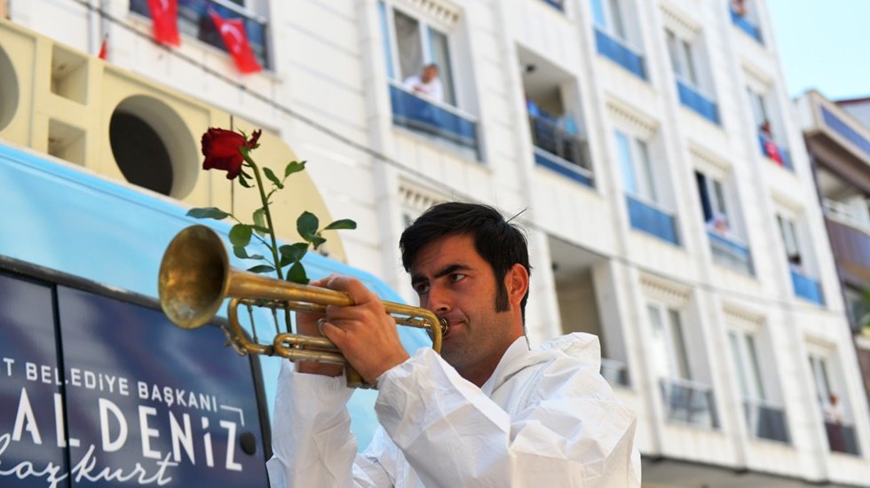 Esenyurtlu annelere sıra dışı kutlama 