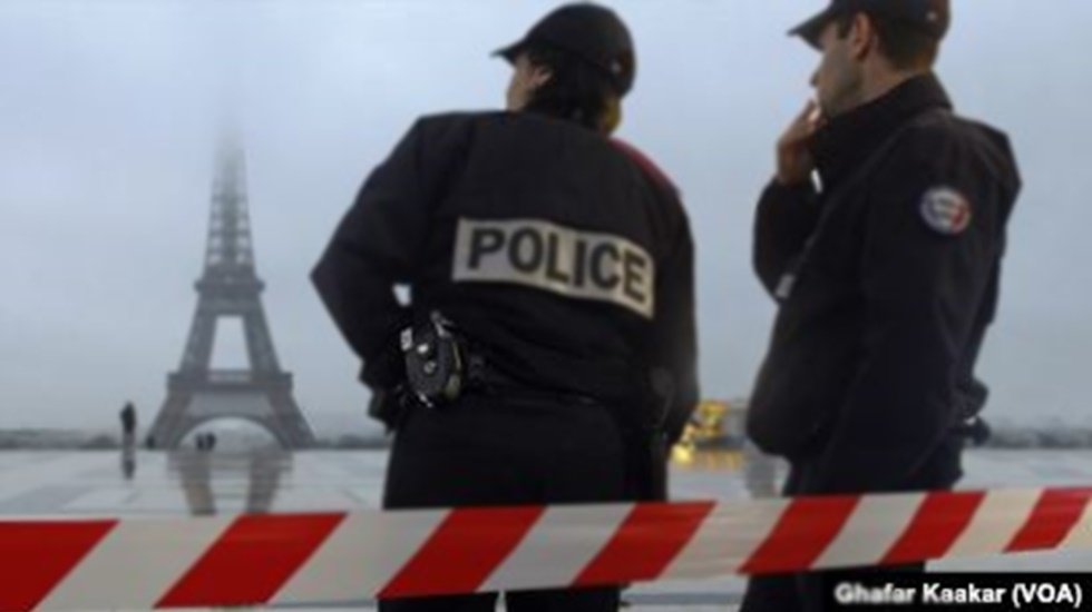 Fransa'da 4 hafta t&uuml;m g&uuml;n sokağa &ccedil;ıkma yasağı