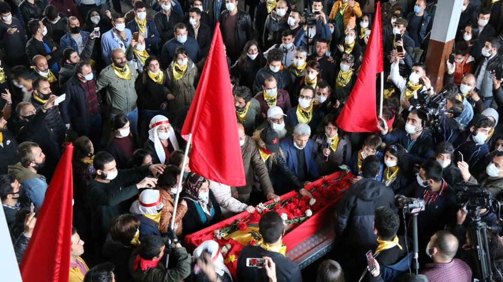 İbrahim G&ouml;k&ccedil;ek'in cenazesinde g&ouml;zaltına alınan 17 kişi adli kontrolle serbest