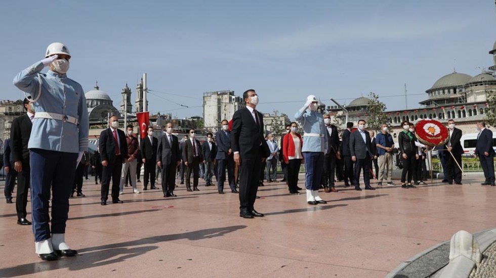 İmamoğlu, 19 Mayıs’ın 101.Yıldönümünde Taksim Anıtında...